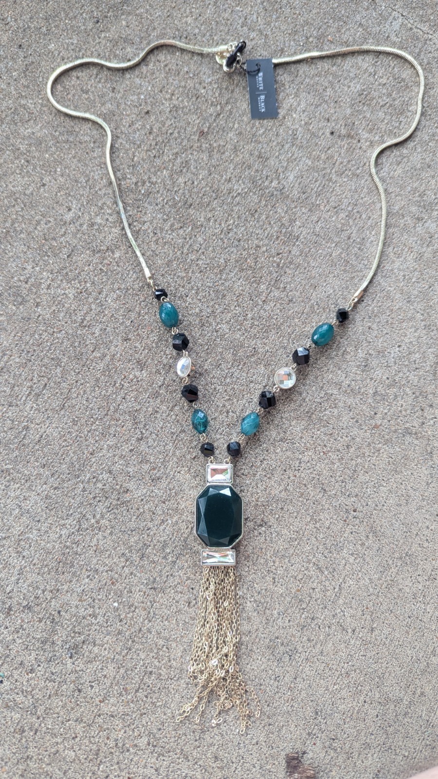 White house black market Silver / Green Crystal tassel necklace 32″ NOS $50 MSRP
