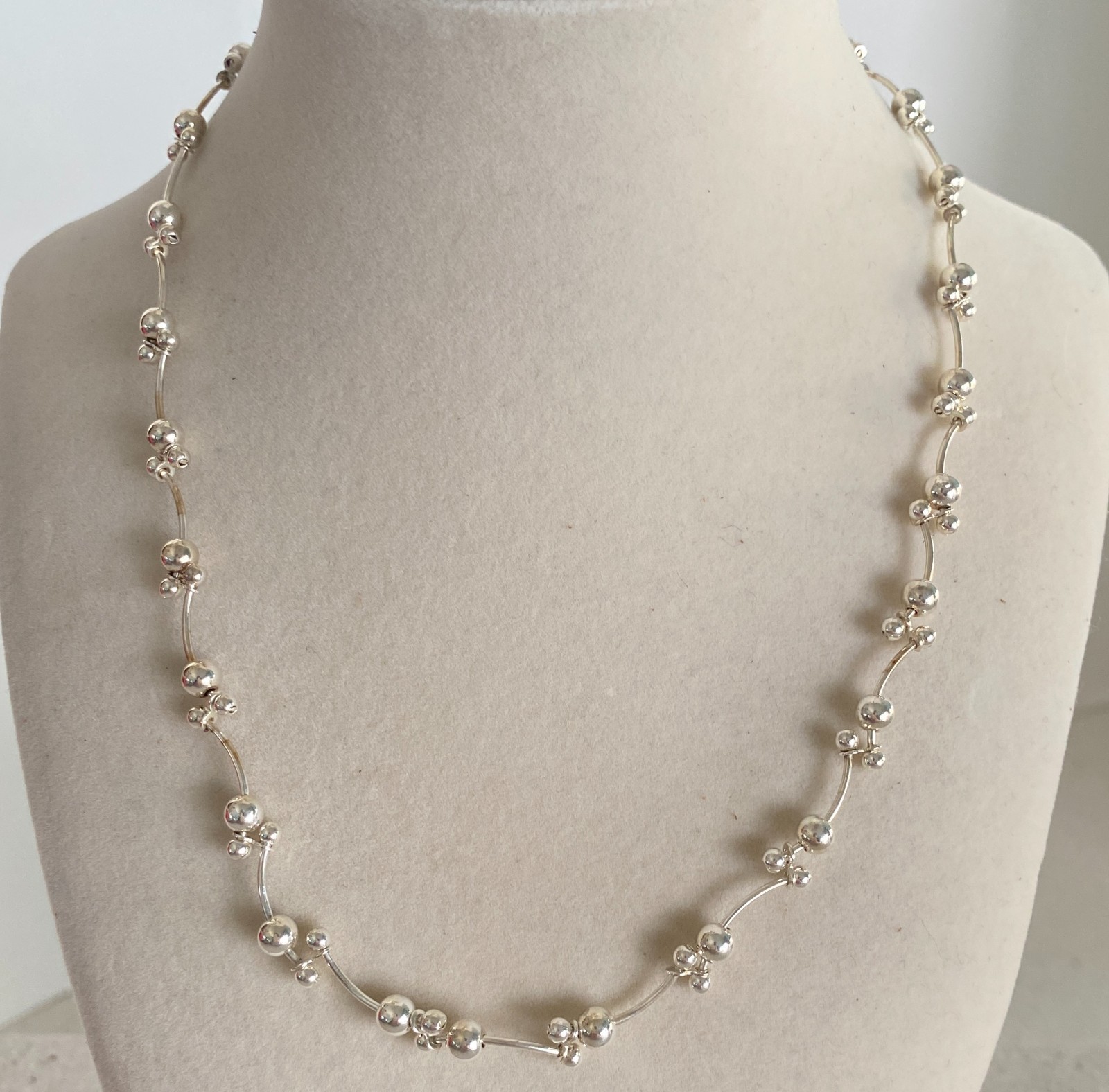 Premier Designs 18” Necklace Silver Tone Retired