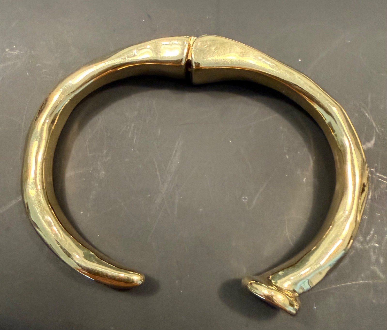 UNO de 50 gold plated nail shaped bracelet