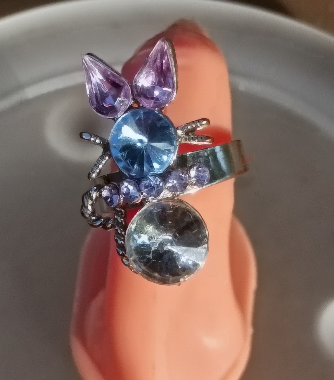 A Cat Ring the head & body is made w/2 Rivoli Cut Stones Adjustable in Size 7-9