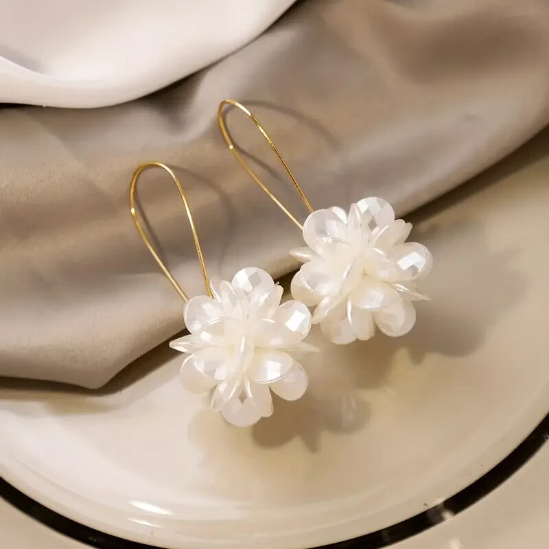 White Flower Ball Design Elegant Cluster Earrings Alloy Silver Plated Jewelry