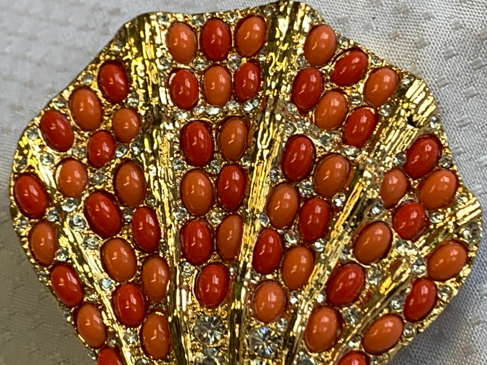 Kenneth Jay Lane Clamshell Brooch Fashion Jewelry Faux Coral Rhinestone Pin