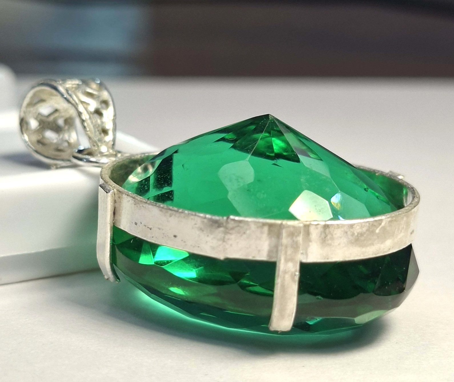 Green Topaz Pendant Oval Cut 99.95 Ct Lab-Created Gemstone Certified SB912