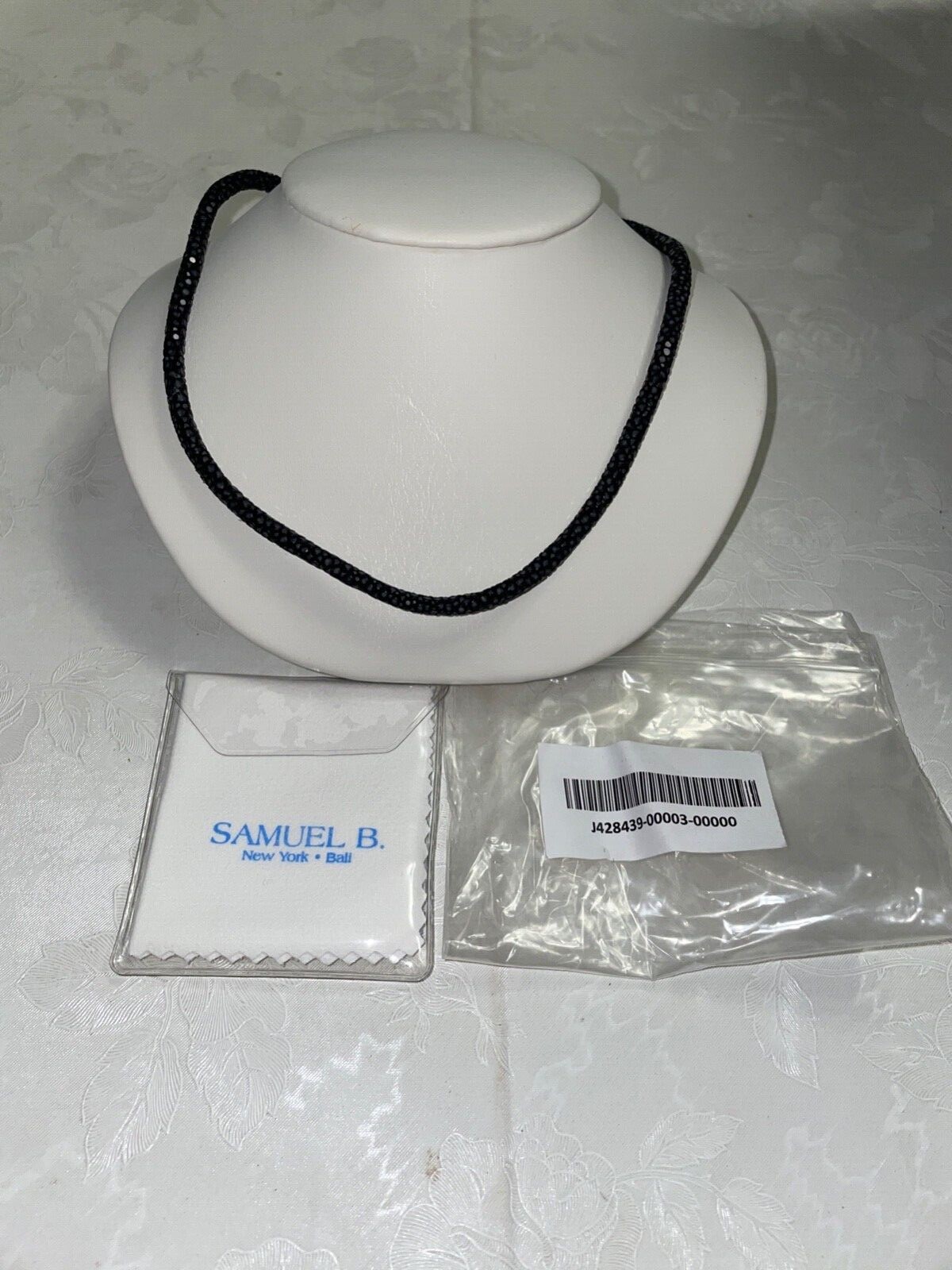NWT Samuel B Genuine Stingray Leather Necklace Made in Hong Kong New York Bali