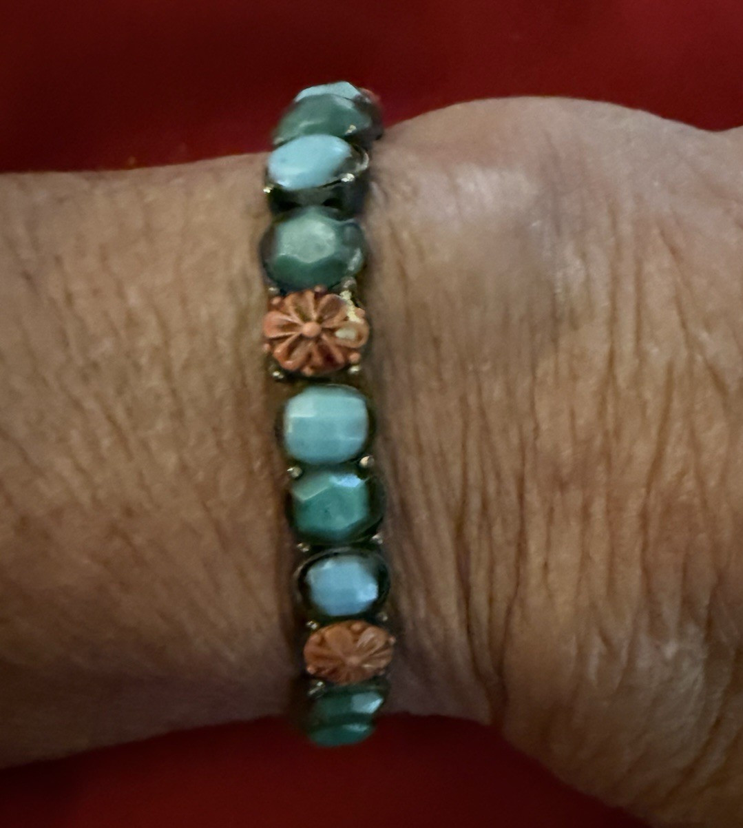￼ Vintage Green and Red Coral Stone Beaded Stretch Bracelet