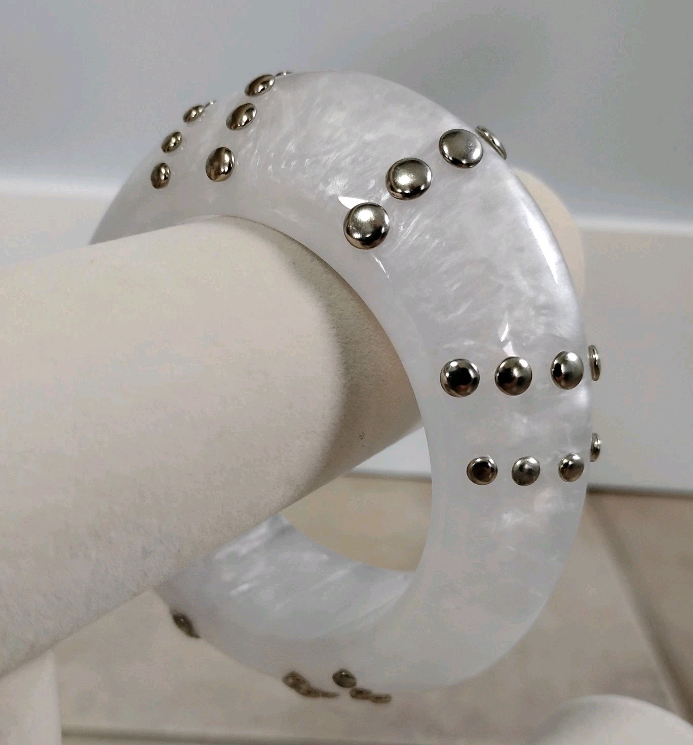 Frosty White Oblong New Studded Bangle Bracelet Sz 8 Asymmetrical Chunky