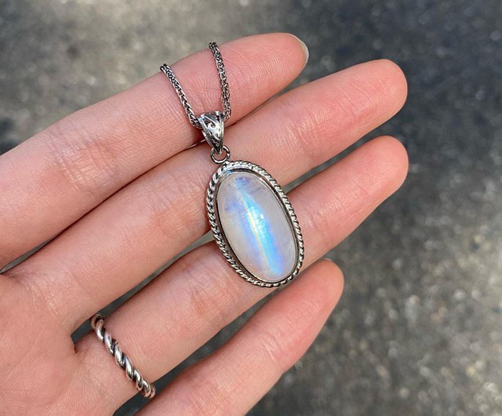 Beautiful Moonstone Gemstone 925 Sterling Silver Handmade Pandant C-580