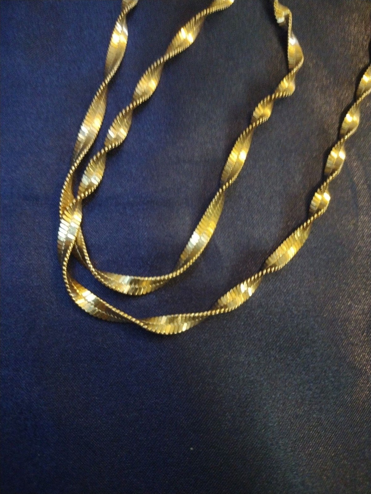 Vintage twisted herringbone gold tone necklace