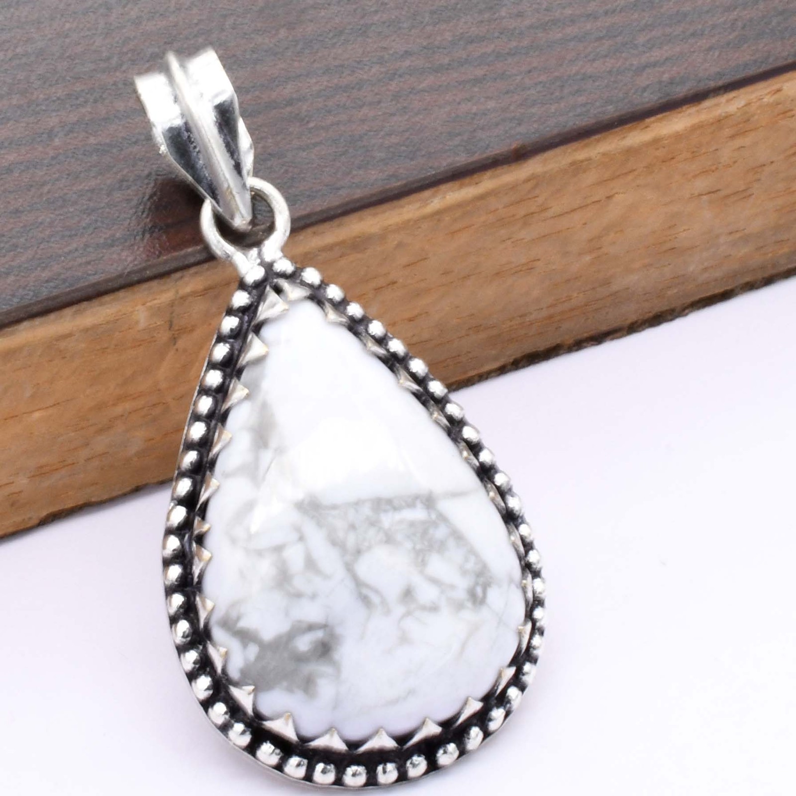 Howlite Natural Gemstone Pendant Jewelry 0.8″ P 3281