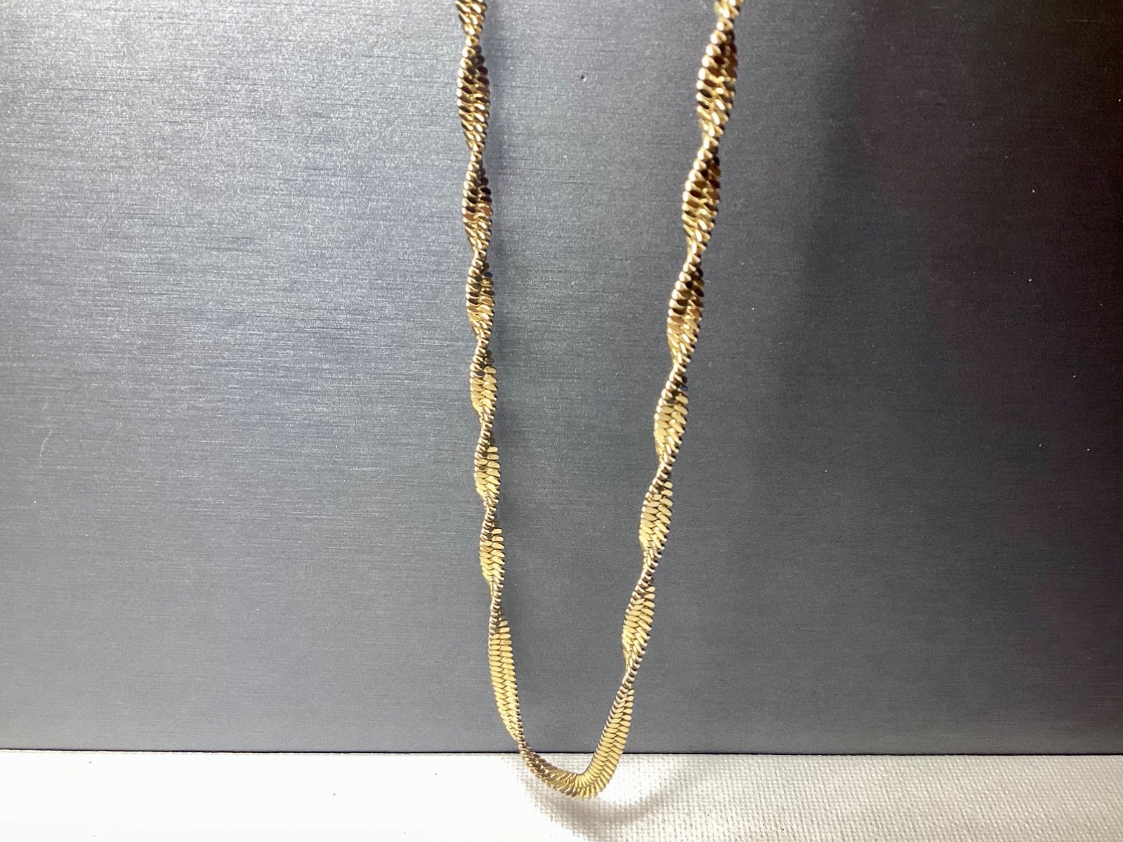 GIVENCHY 24” TWIST HERRINGBONE STYLE GOLD PLATED NECKLACE JEWELRY