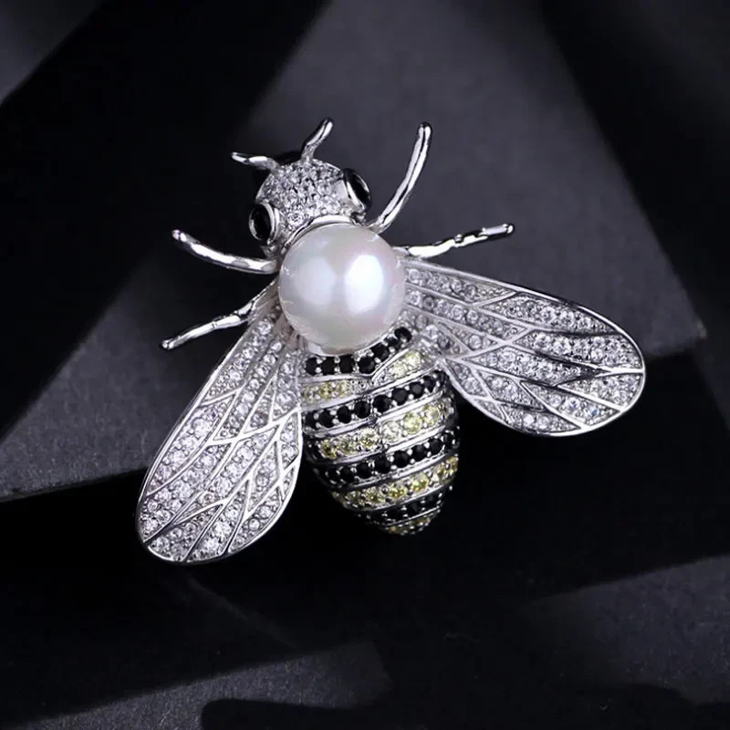 Crystal Rhinestone Bee Brooch Pin Gold Tone Insect Lapel Pin for Women Gift