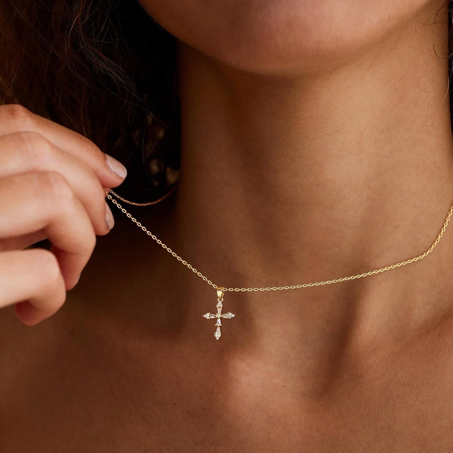 Waterproof & Non-Tarnish Gold Cross Necklace – Minimalist Pendant for Daily Wear