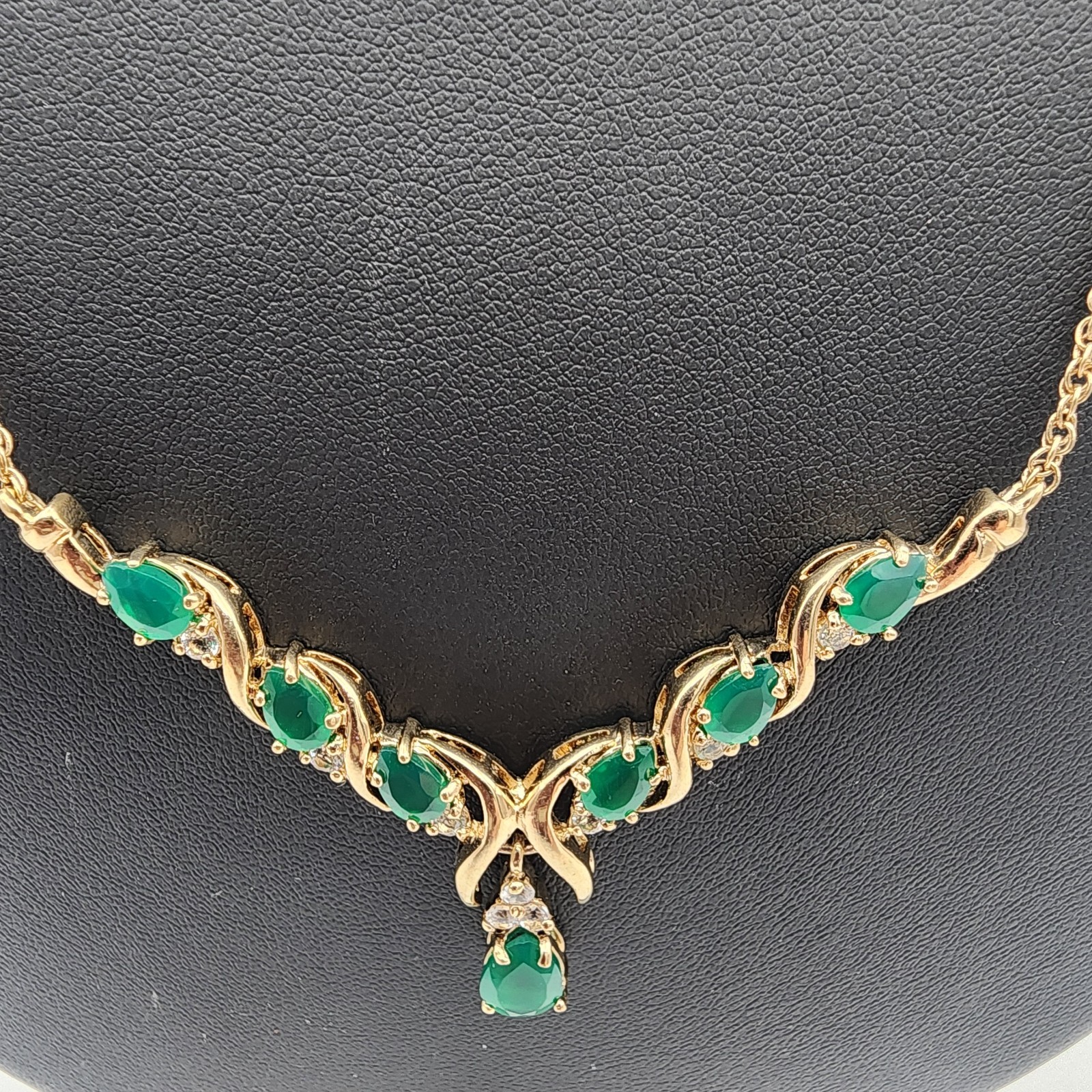 VTG V-Neck Chevron Necklace 19″ Gold Green 18KGP Pear Cut Retro Glam GUC