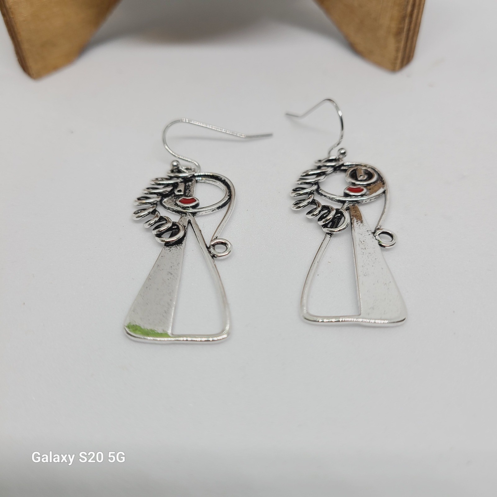 Unknown Brand Abstract Face Dangle Earrings Silver Tone Funky Unique NEW Ladies