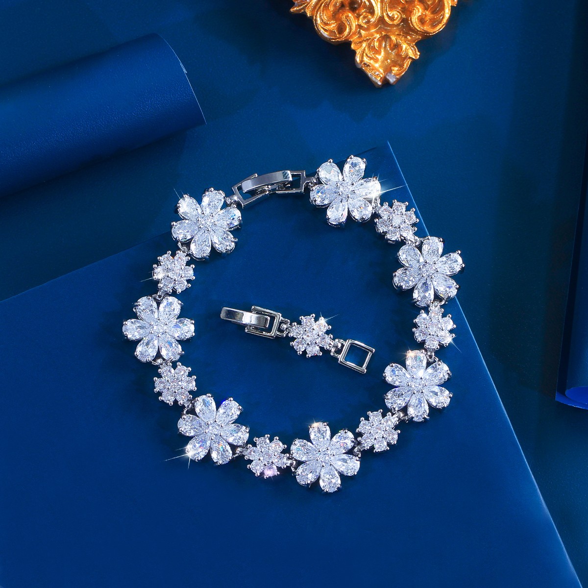 Wedding Cubic Zirconia Pretty Flower Bracelet Silver Plated Women Party Jewelry
