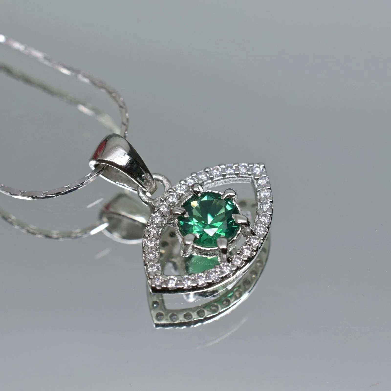 Natural Certified 25.50 Ct Green Sapphire Loose Gemstone Silver 925 Pendant