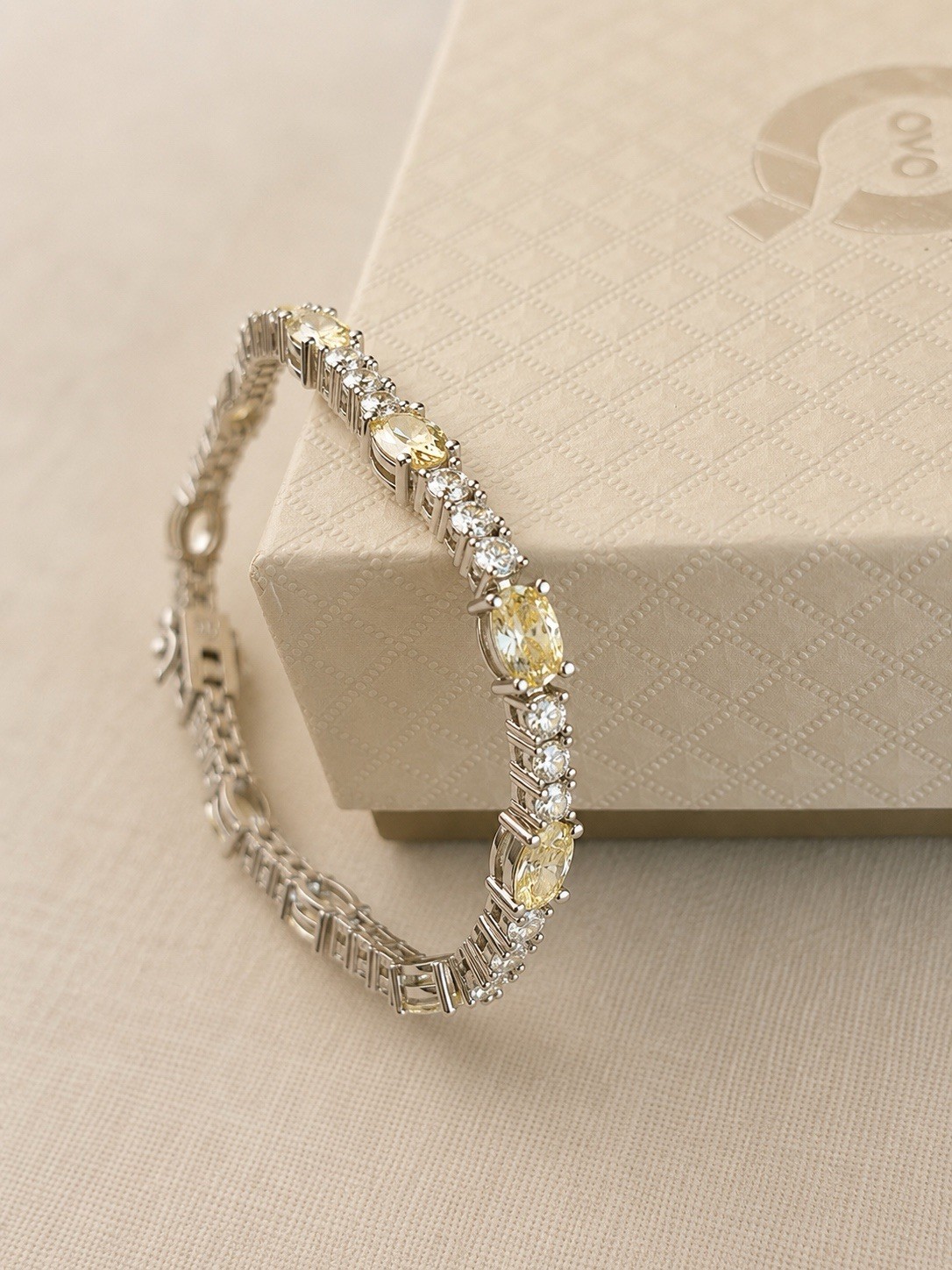 Elizabeth Taylor Simulated Diamond Tennis Bracelet Canary Yellow White CZ SIZE 7
