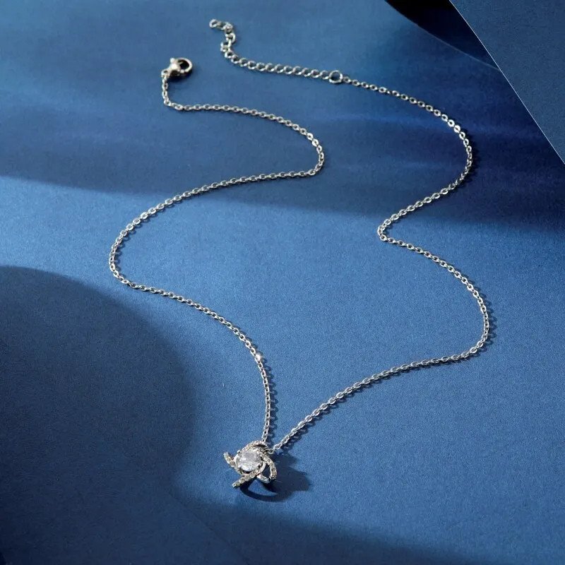 1Pcs Steel Color-Color Necklace Ladies Cold Wind Four Leaf Clover with Diamonds