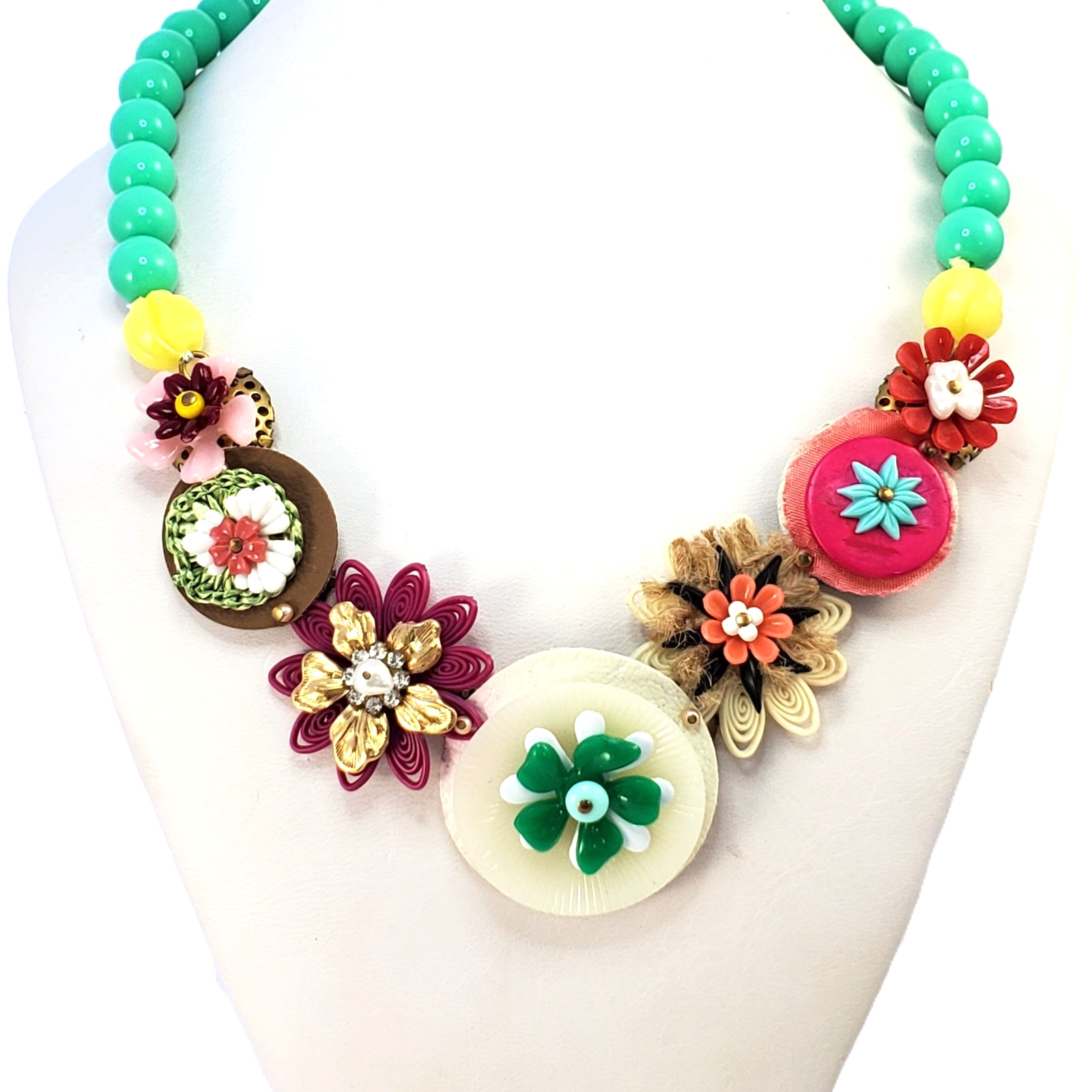 METAL MONK NY Frida Plastic Floral Necklace 18″ to 20″ Unsigned