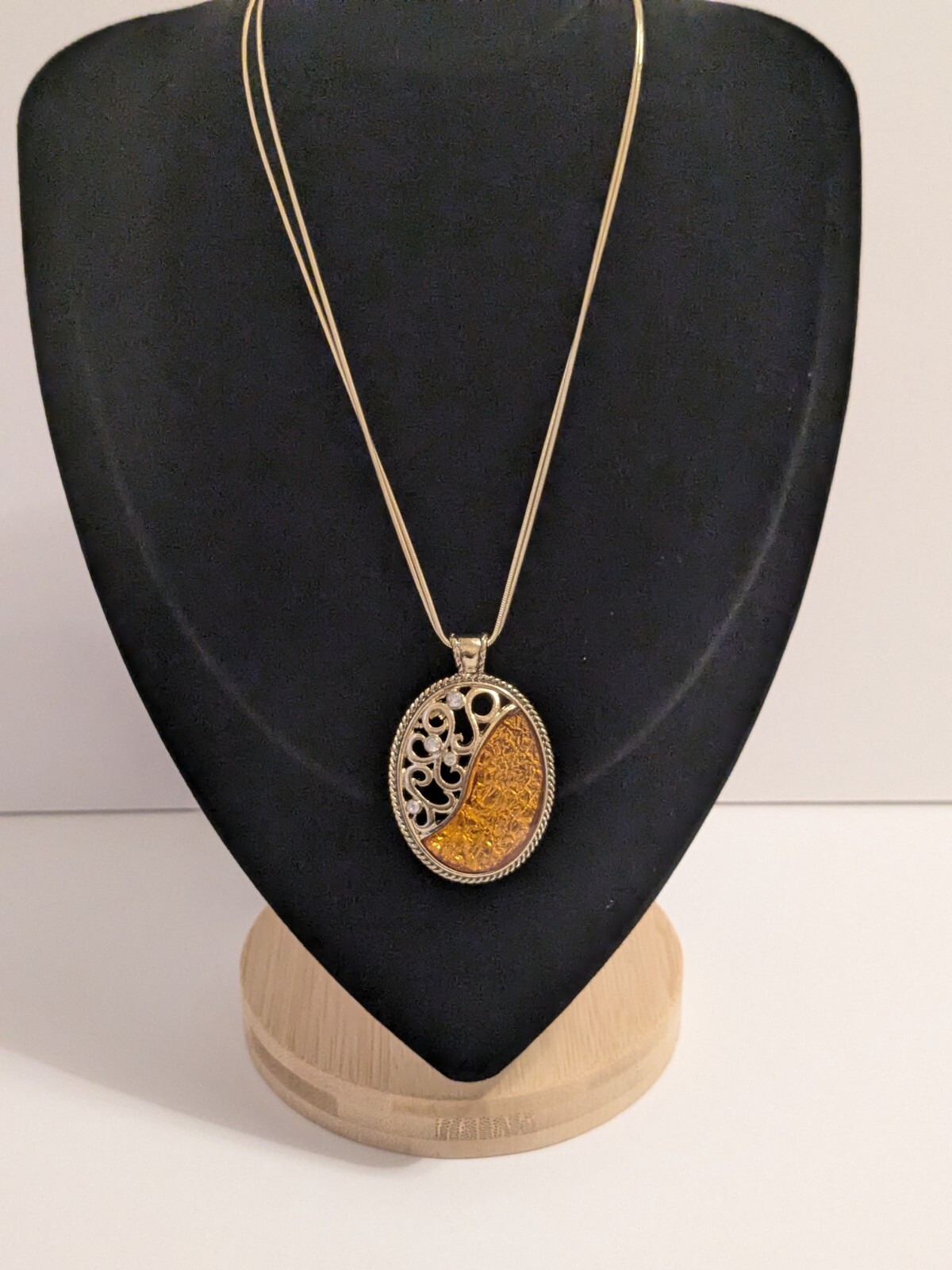 Oval Filigree & Acrylic Gold Tone Double Layer Pendant Necklace. Rhinestones 15″