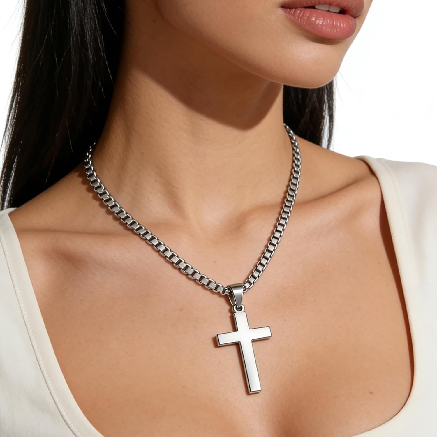 Lightweight and Durable Silver Cross Necklace – Perfect Gift for All Occasions