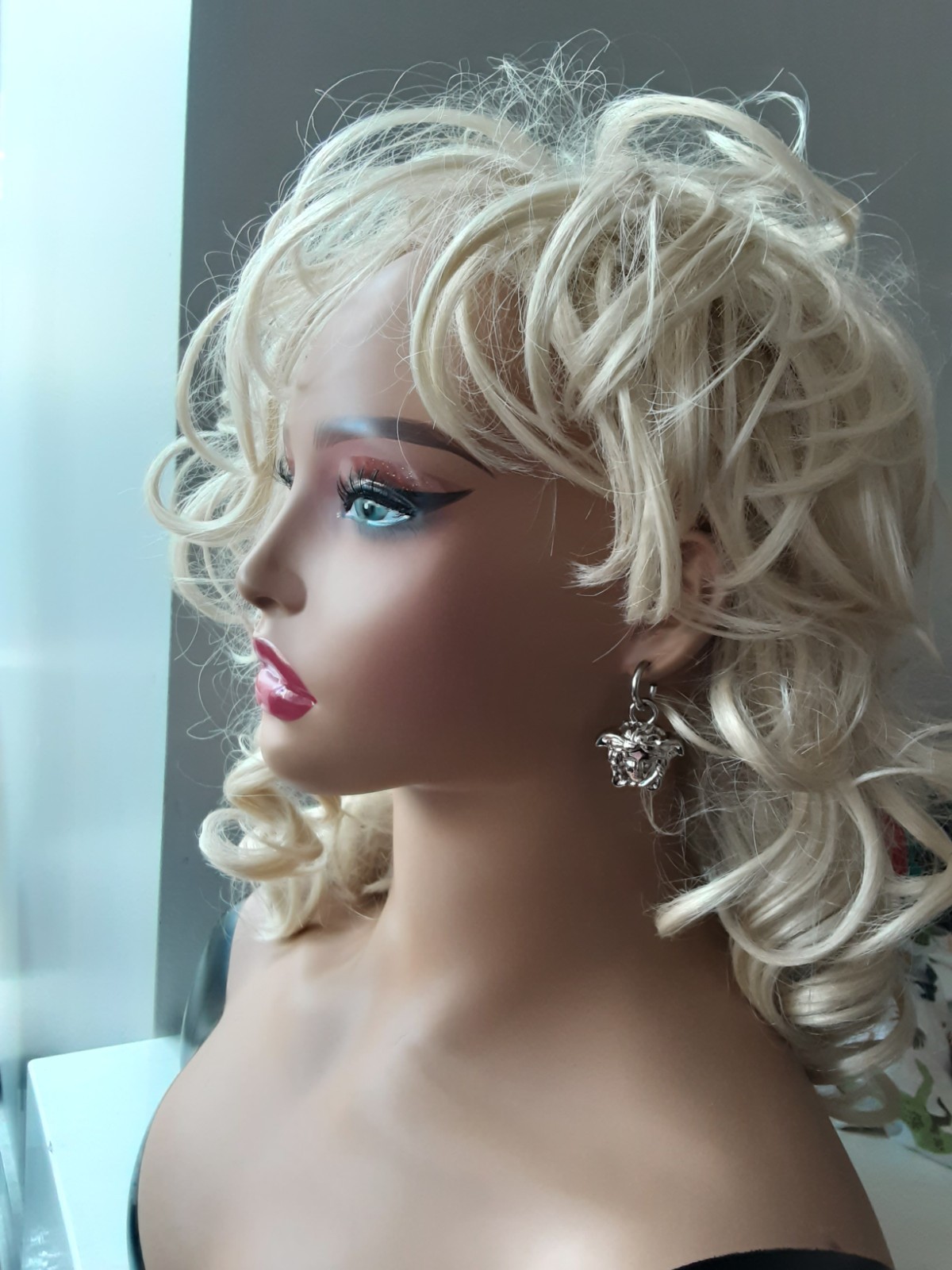 100% Versace Earrings box & duster silver