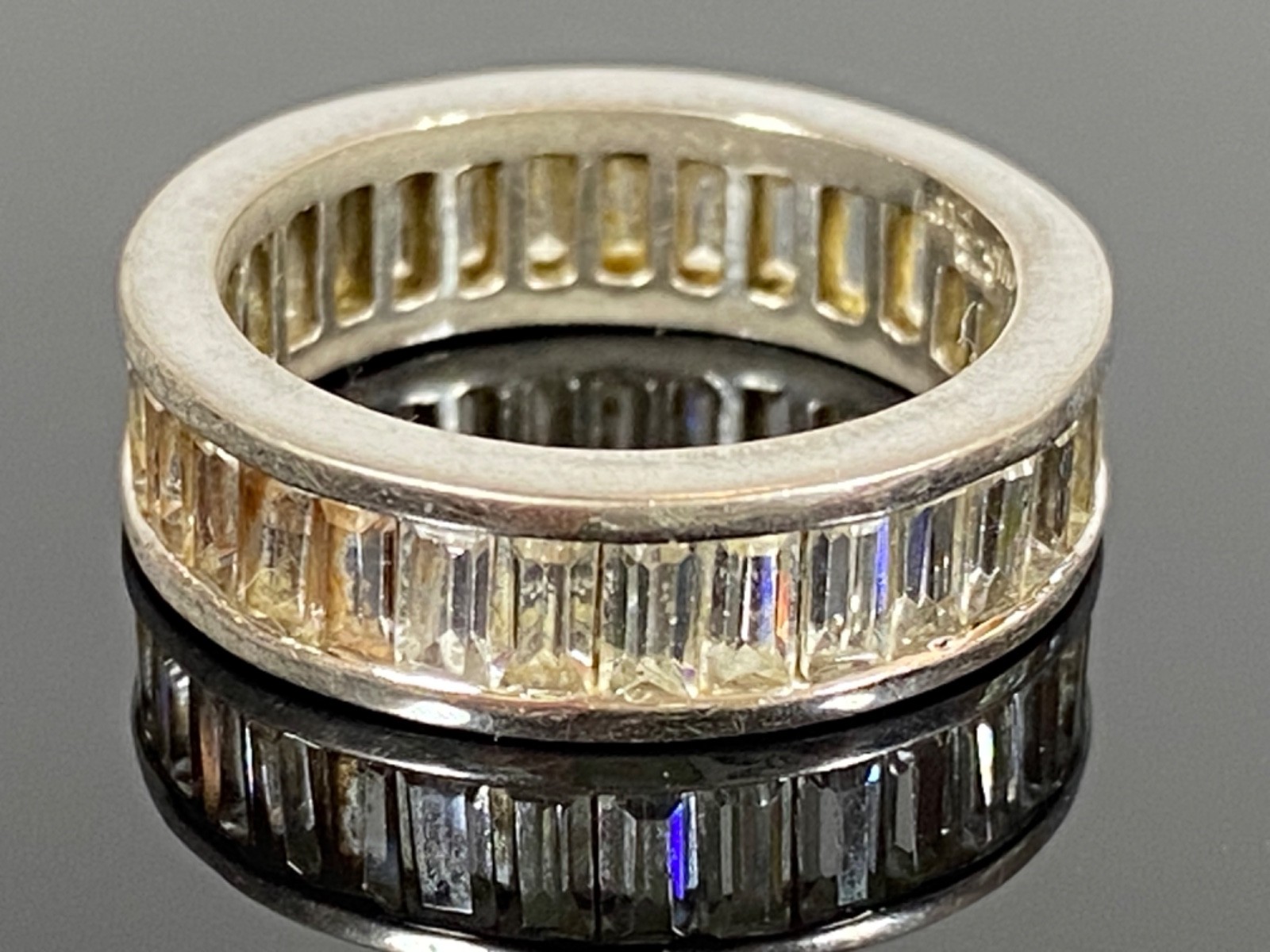 925 Sterling Silver & Zirconia Ladies Band Ring- Size 7 / 5.2 grams