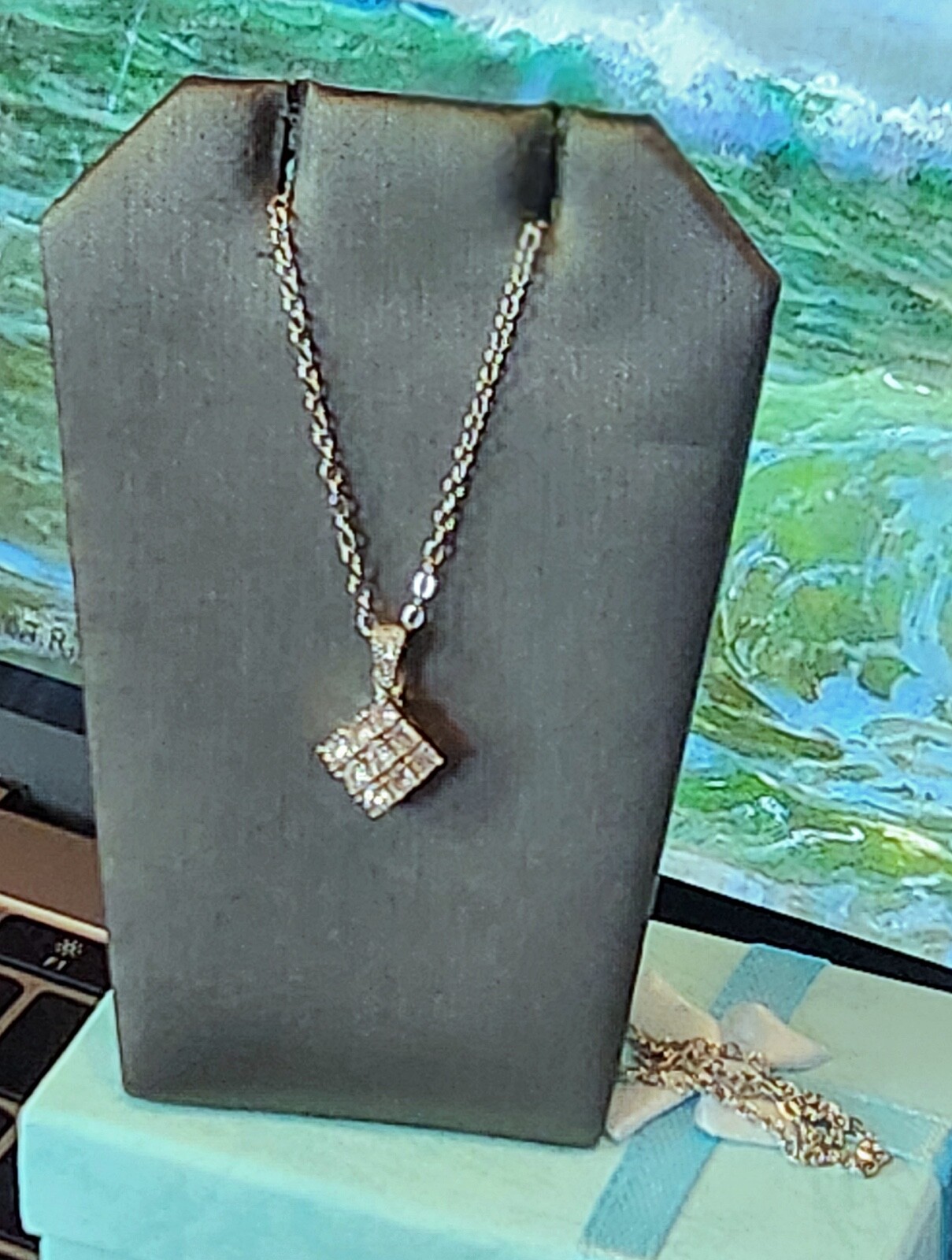 BEAUTIFUL Moissanite 9 STONE DIAMOND SHAPE PENDANT & 18″ NECKLACE CHAIN & BOX