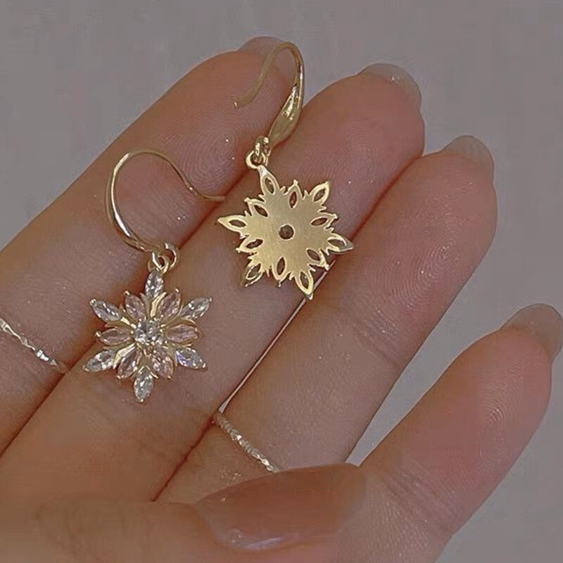 Total of Exquisite Delicate Minimalist Snowflake Shaped Alloy Dangle Earrings