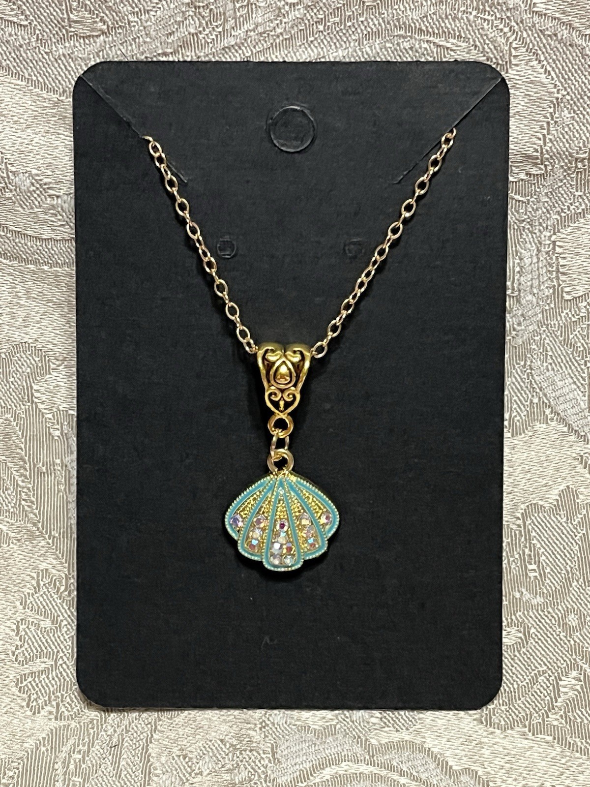 Vintage Teal Green Sea Shell Gem Gold Charm Pendant Fashion Gold Necklace 18”