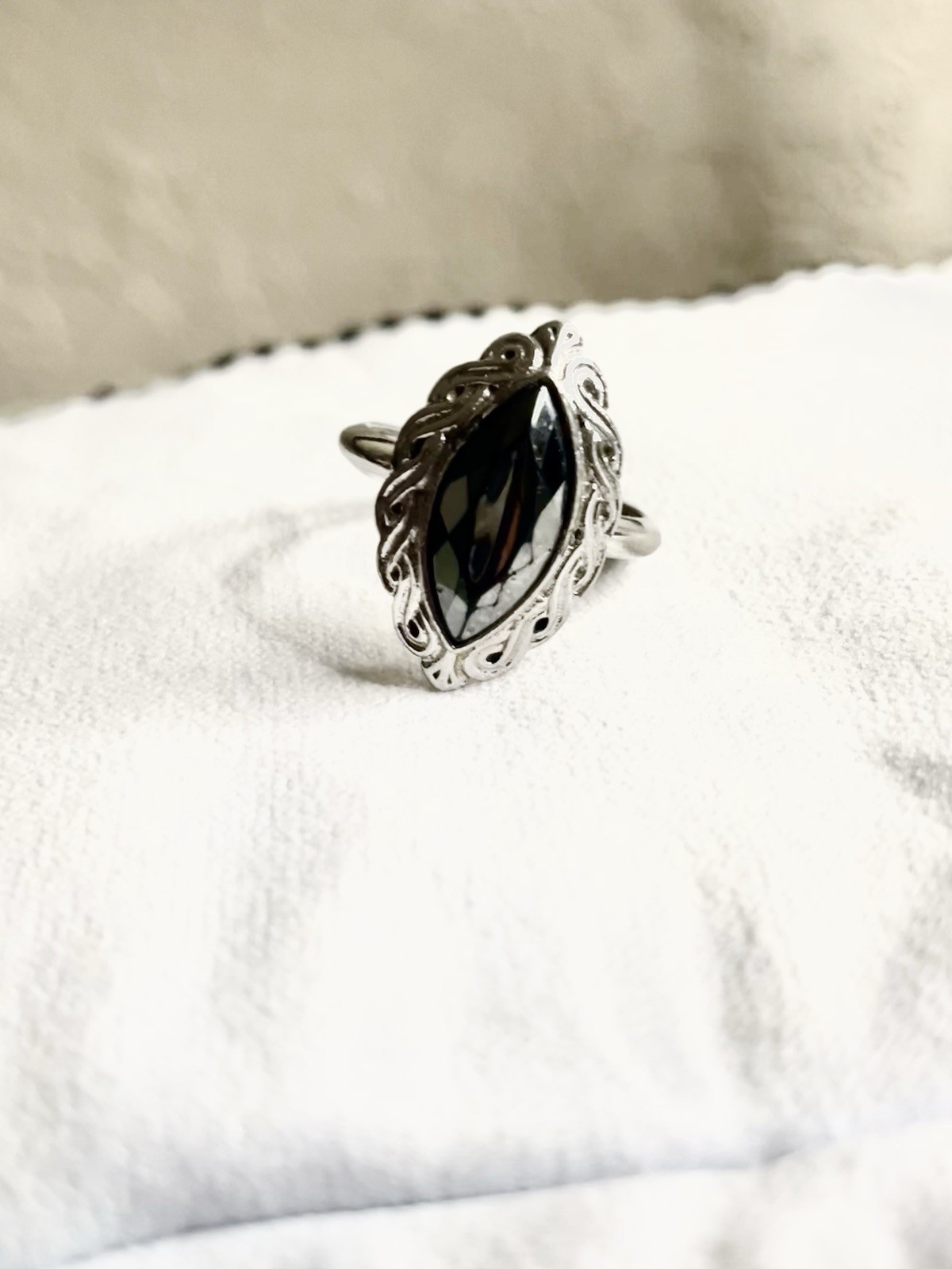 Avon Vintage Signed Marquise Black Onyx Filigree Silver Tone Adjustable Ring