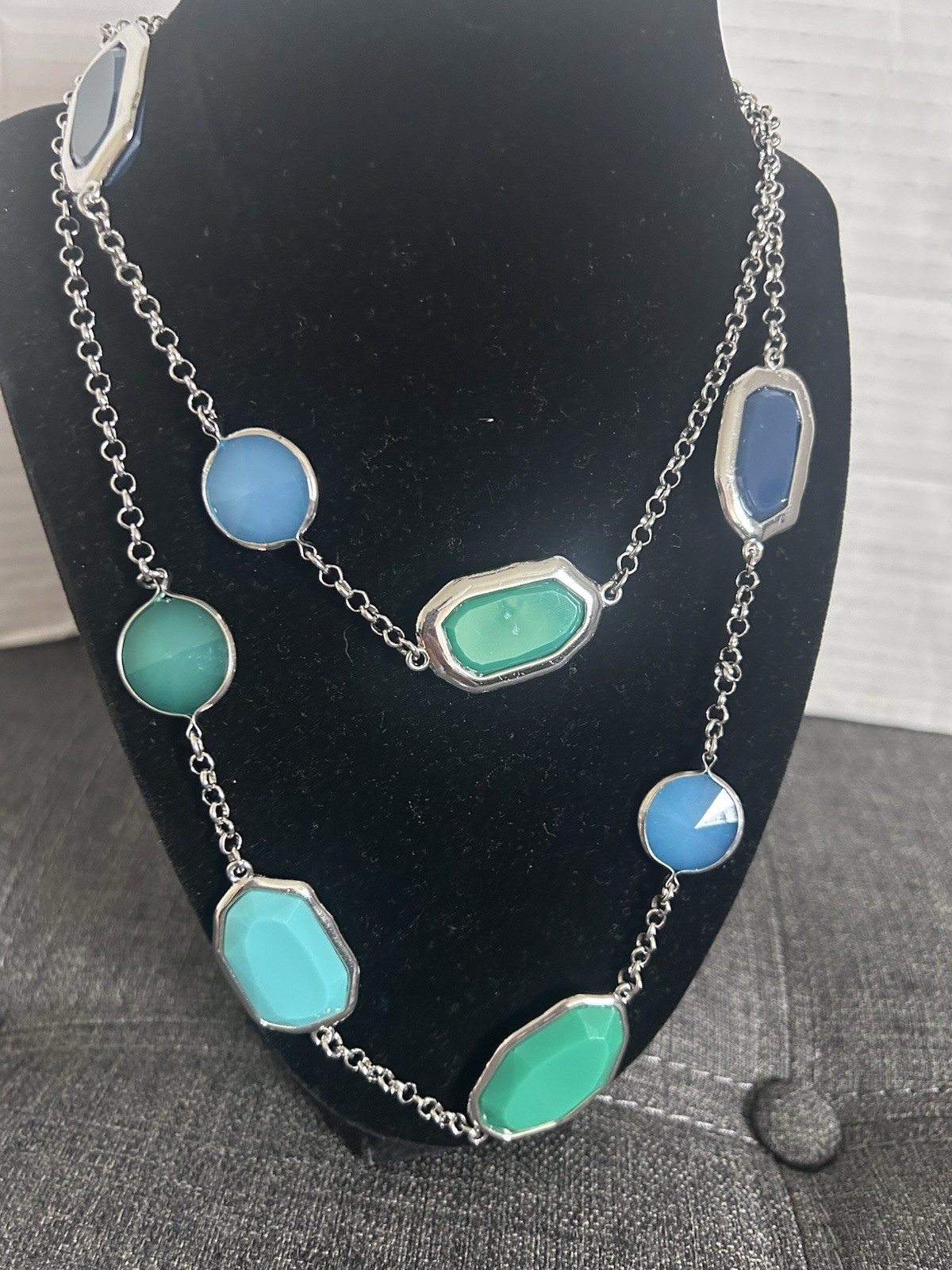 Premier Designs Kelly Green Dangle Earrings and Blue Green Necklace Set