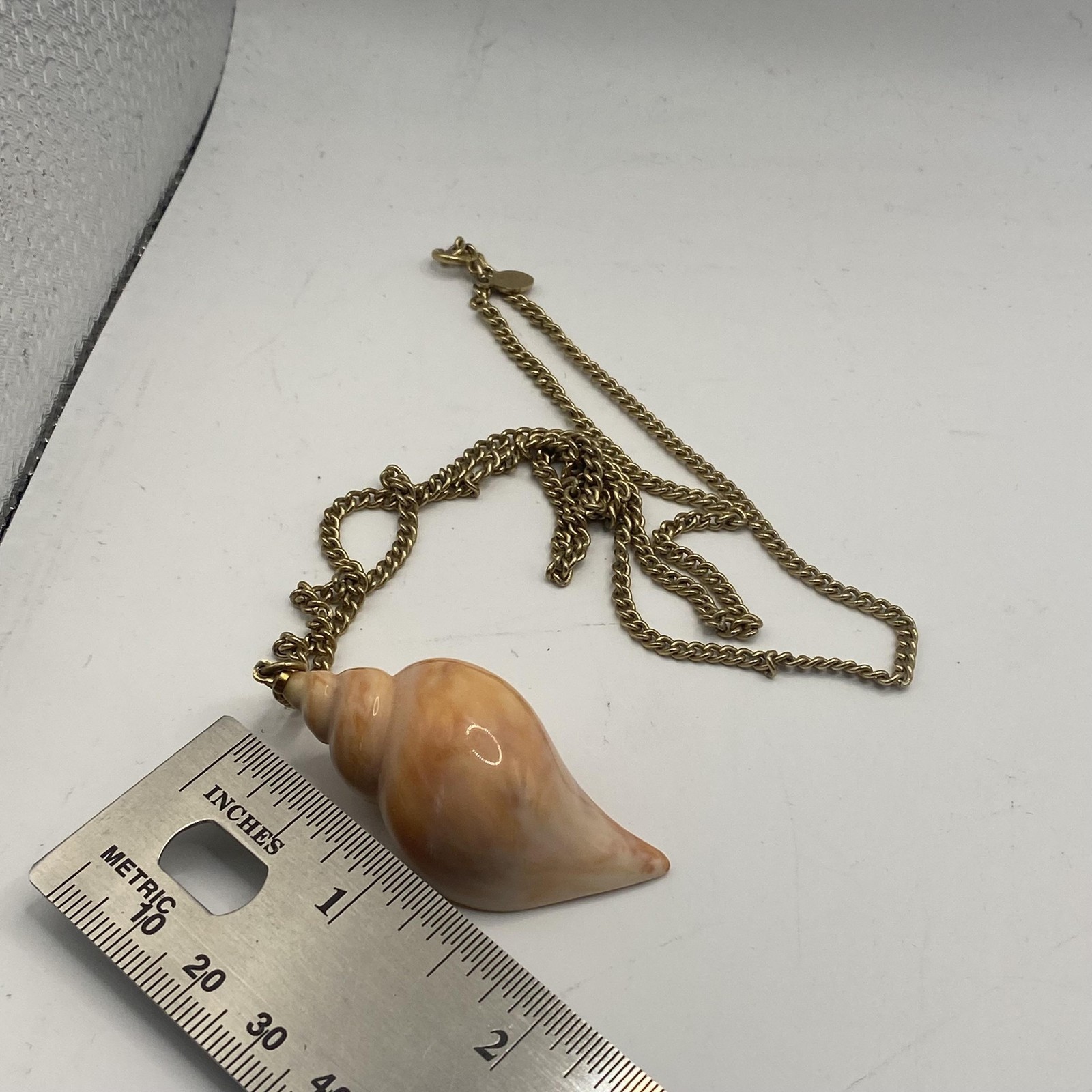 Avon Gold Tone Peach Shell Pendant Necklace 27 In Womens Sea Life Beach Jewelry