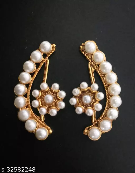 Glittering Earrings Base Metal : Brass Plating: Gold Plated Stone Type: Pearls
