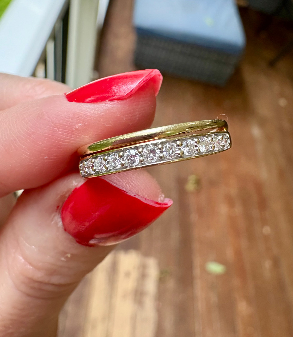 1/4 CT. T.W. Lab Grown White Diamond 10K Gold Wedding Band