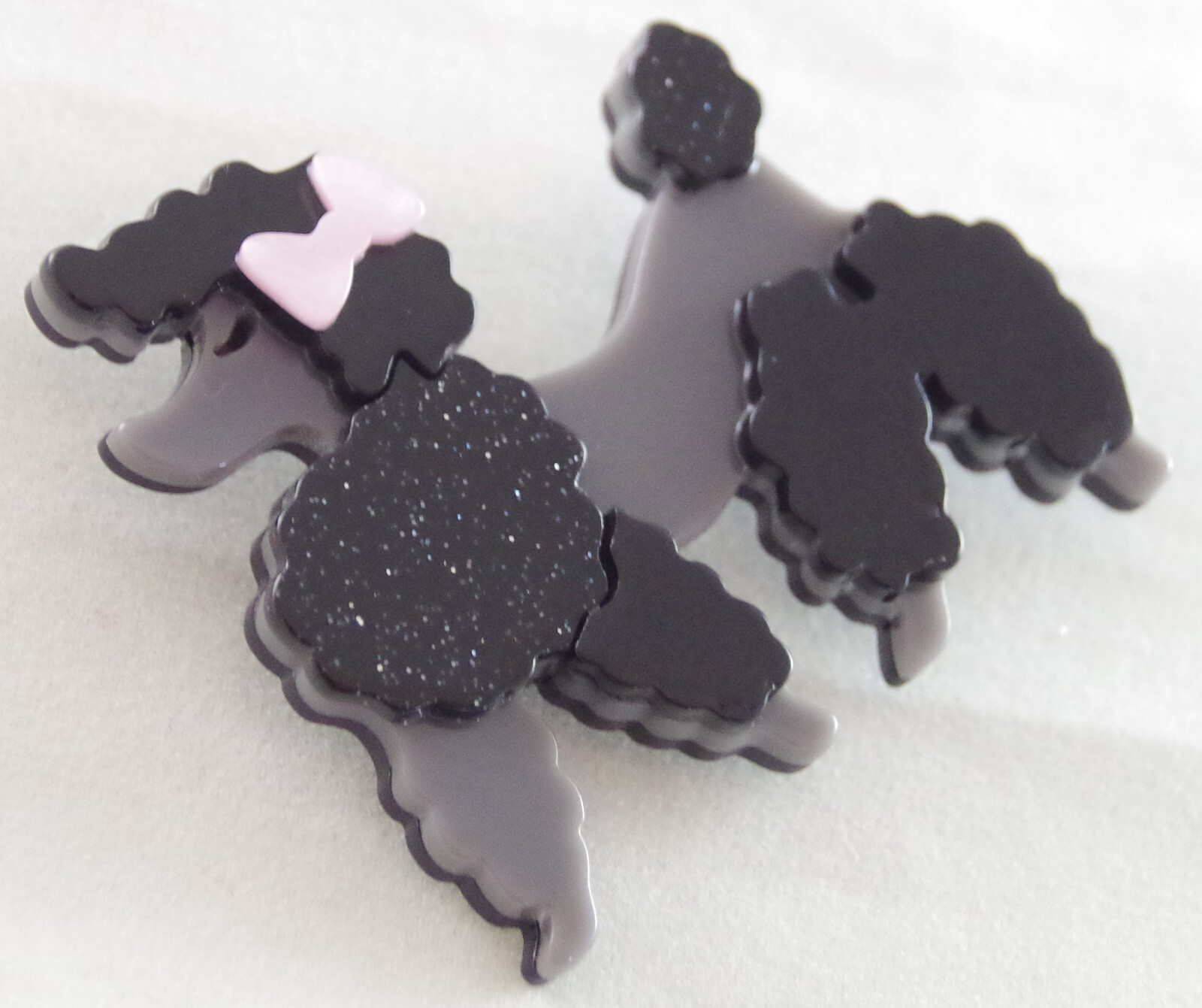 2 1/8″ NWOT BLACK & GRAY POODLE DOG w/ GLITTER & BOW LAYERED ACRYLIC BROOCH PIN
