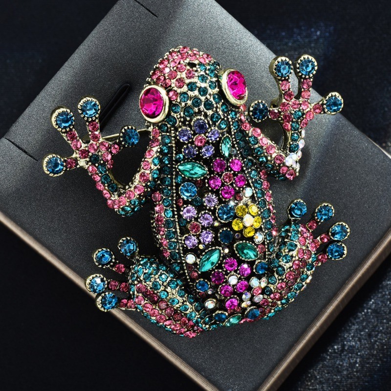 Elegant Sparkling Frog Lapel Pin for Casual and Formal Wear