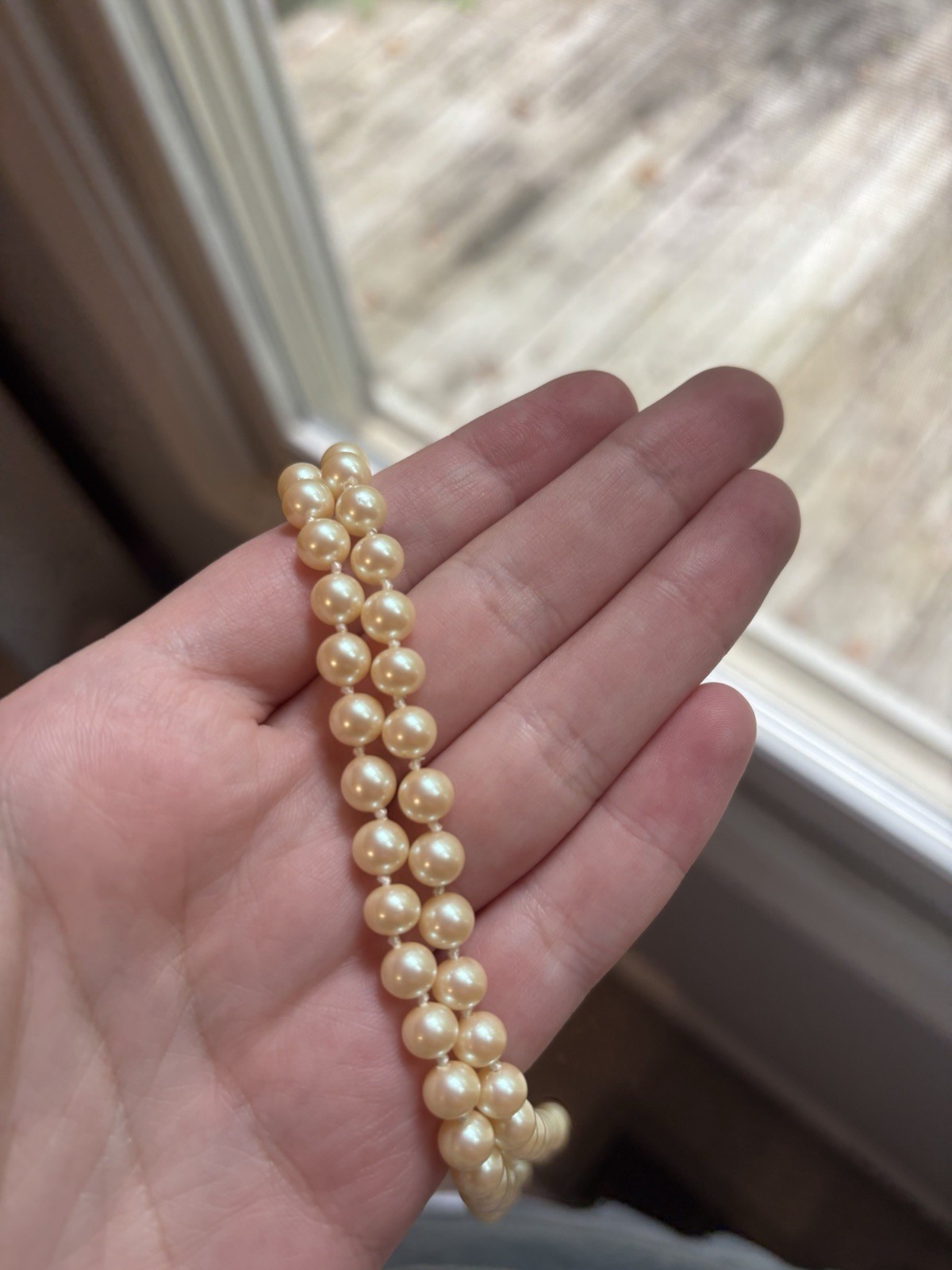 Cream Round Faux Pearl Vintage Beaded Necklace Yellow Gold-Tone Barrel Clasp