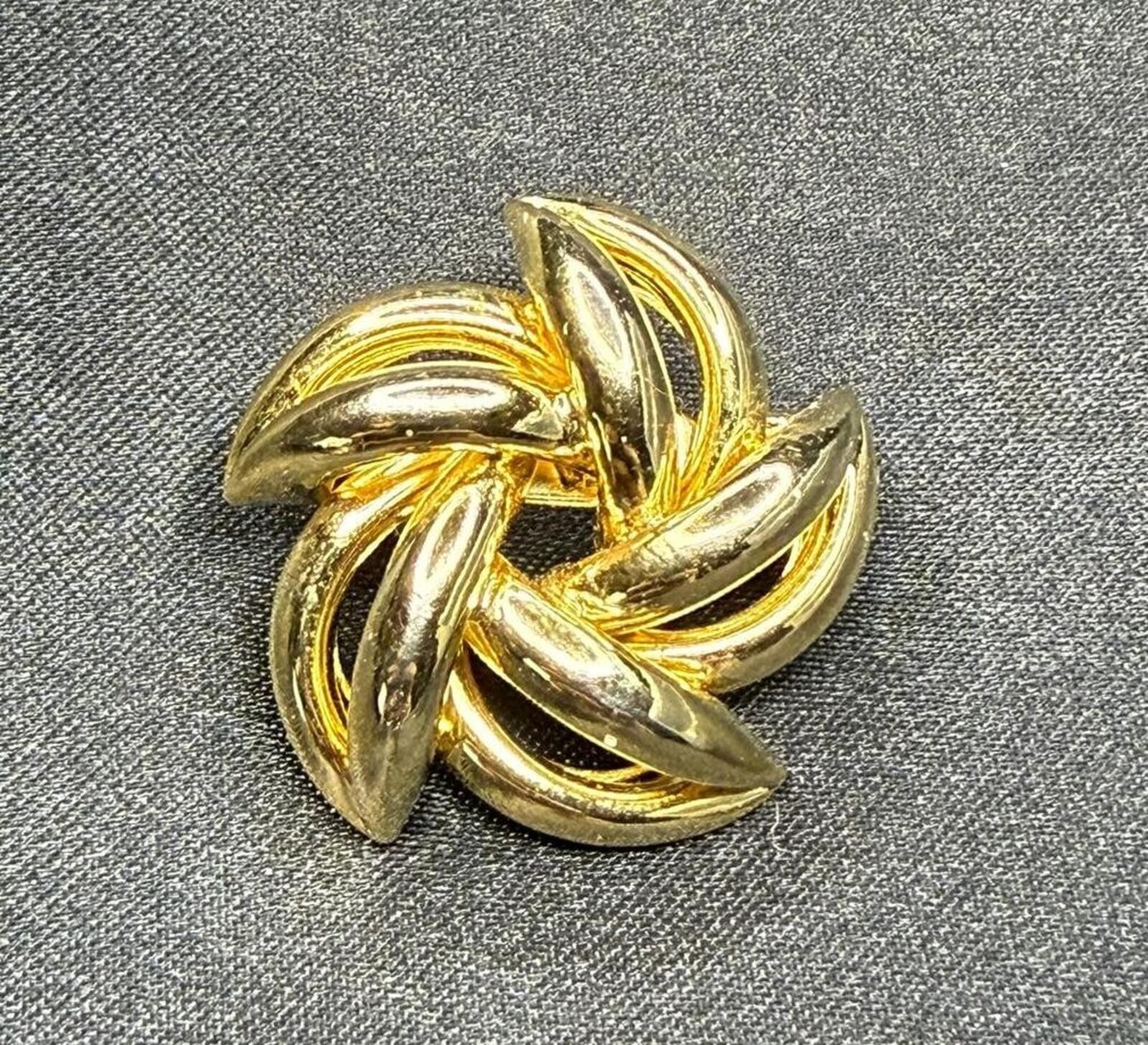 Vintage Polished Gold-Toned 1-Inch Spiral Pinwheel Brooch