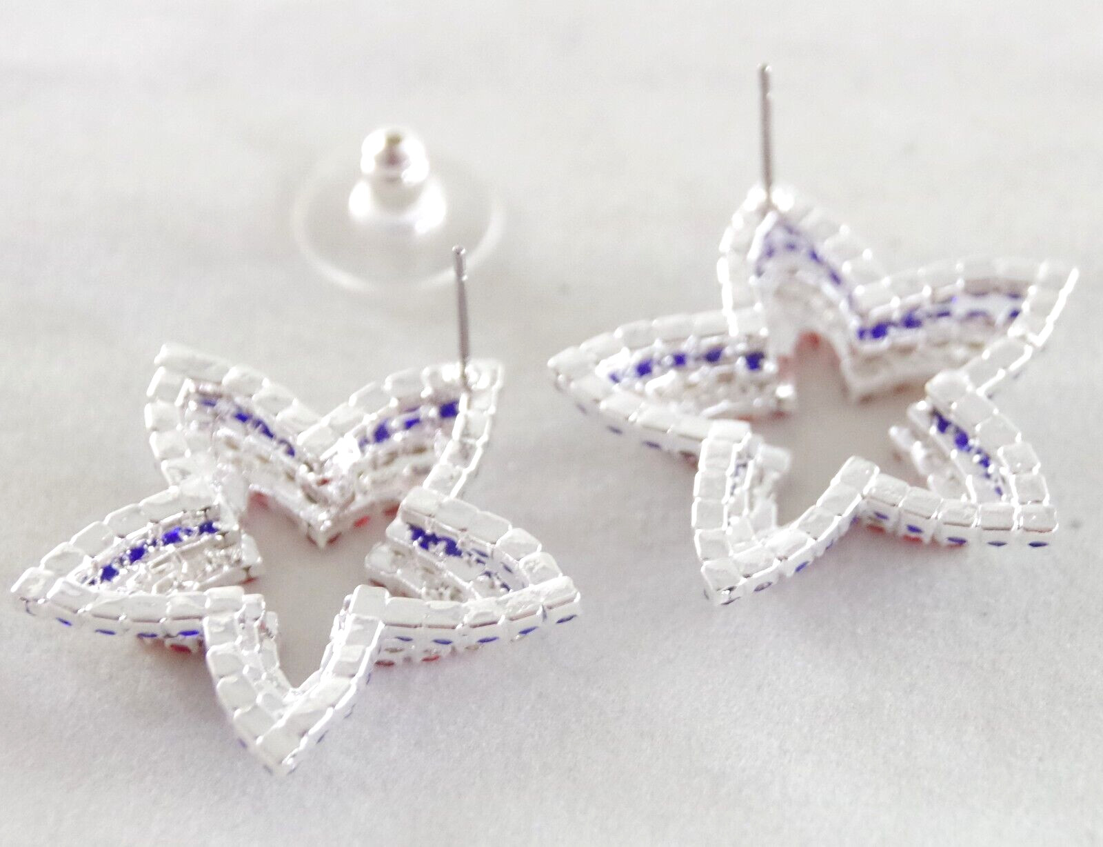 Prong-Set Rhinestones! 1.25″ NEW BETSEY JOHNSON PATRIOTIC TIERED STAR EARRINGS