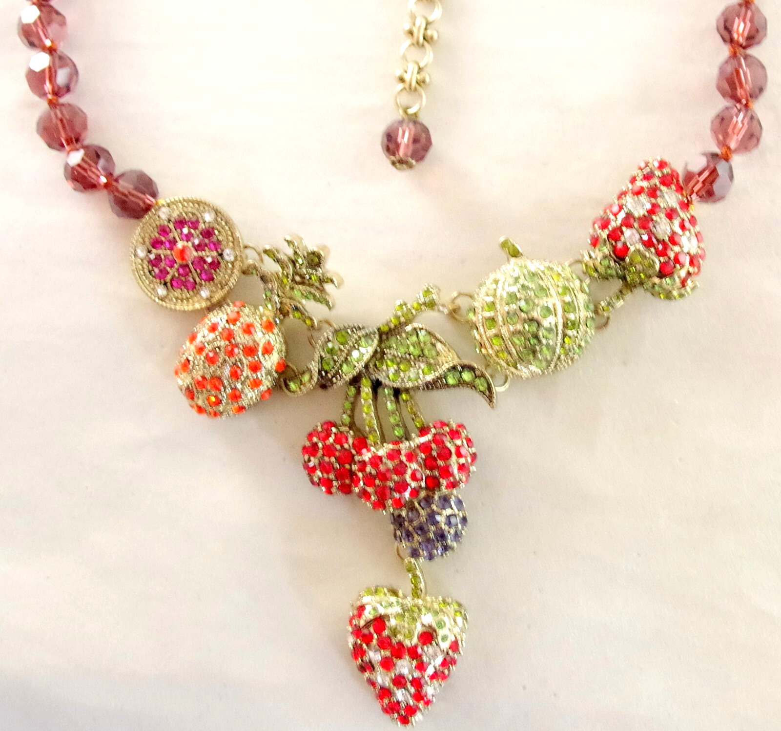 NWOT DESIGNER STYLE CRYSTAL RHINESTONE FRUIT COMPOTE STRAWBERRY DANGLE NECKLACE