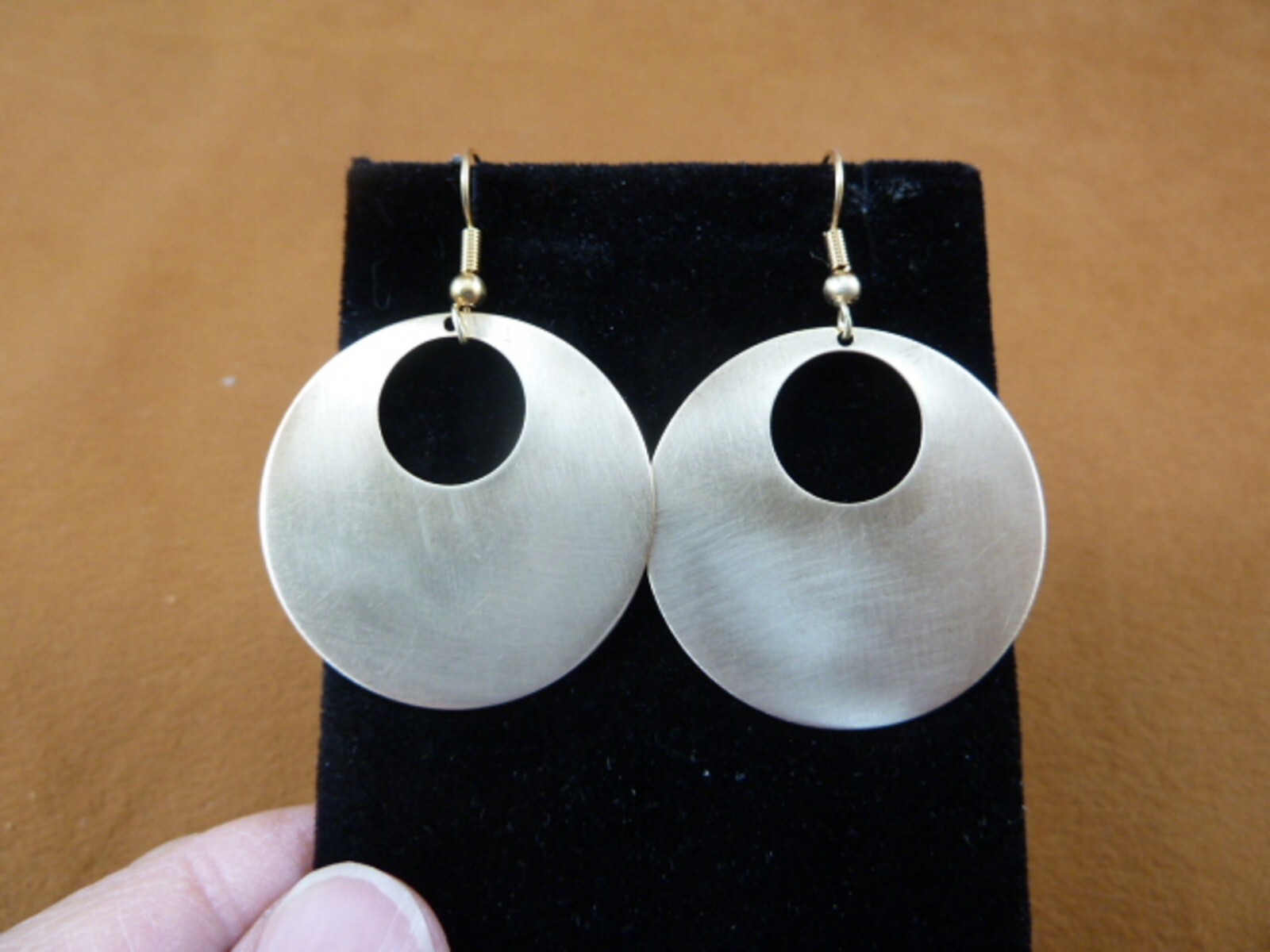 (EE770-36) modern polished round brass dangle earrings love circles geometric