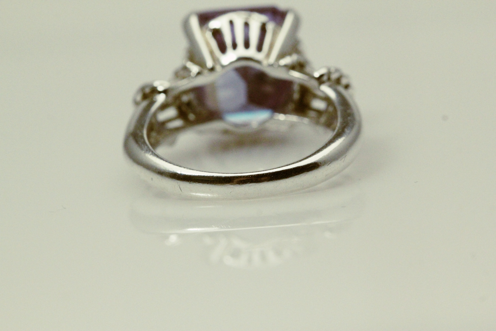 925 Sterling Silver Size 7 Rectangle Cut Light Purple CZ Ring 7.3 Grams RIN8606
