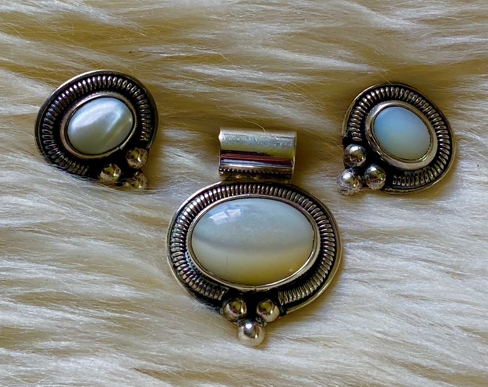 925 Sterling Silver Oval White Cats Eye Pendant & Earrings Mexico Artist ATI