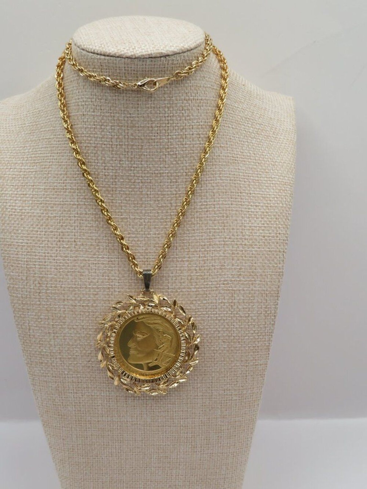 Babe Didrikson Zaharias Commemorative Medallion Pendant Gold Tone Necklace