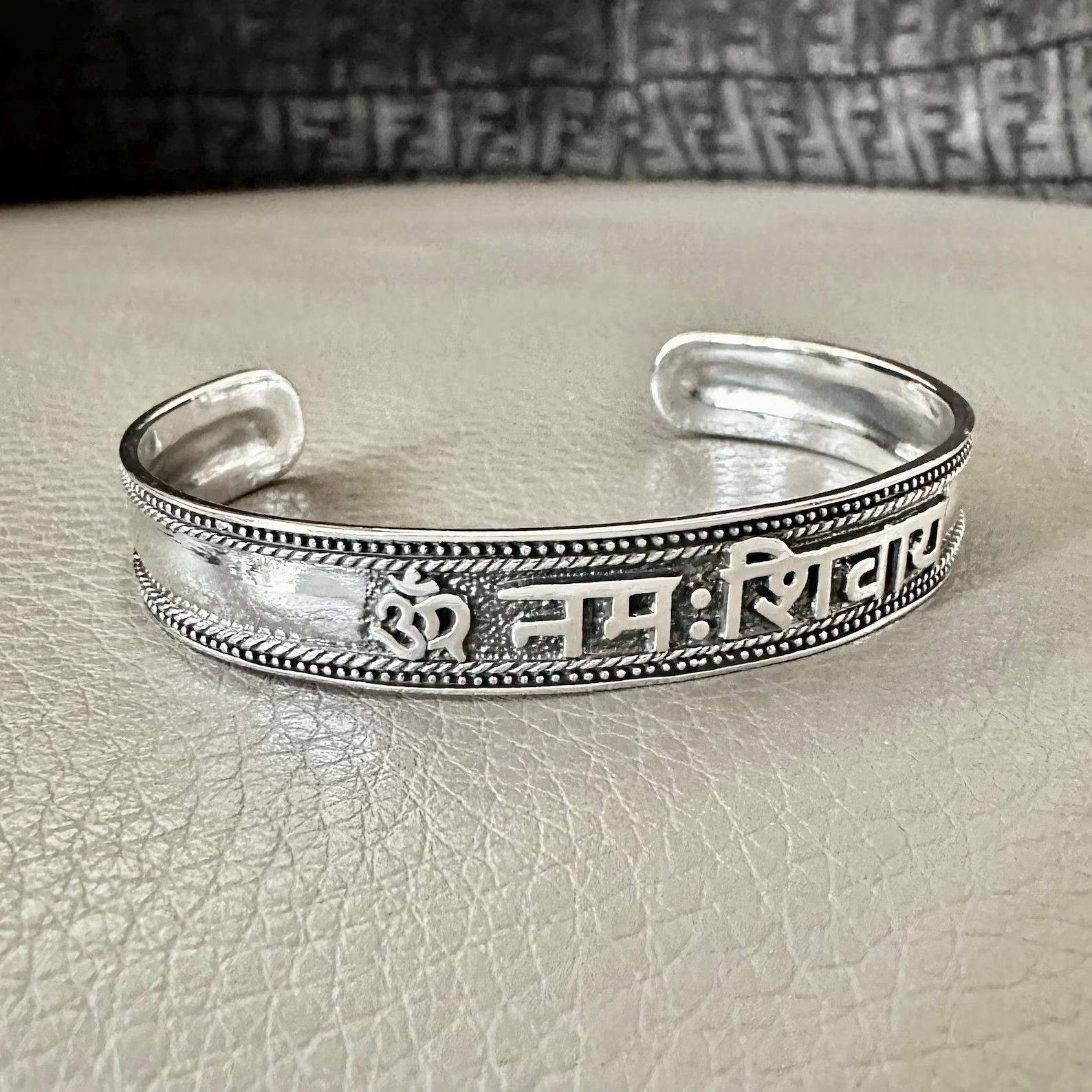 Handcrafted 925 Sterling Silver Ohm/Om Buddhism Hindi Yoga Sanskrit Bracelet