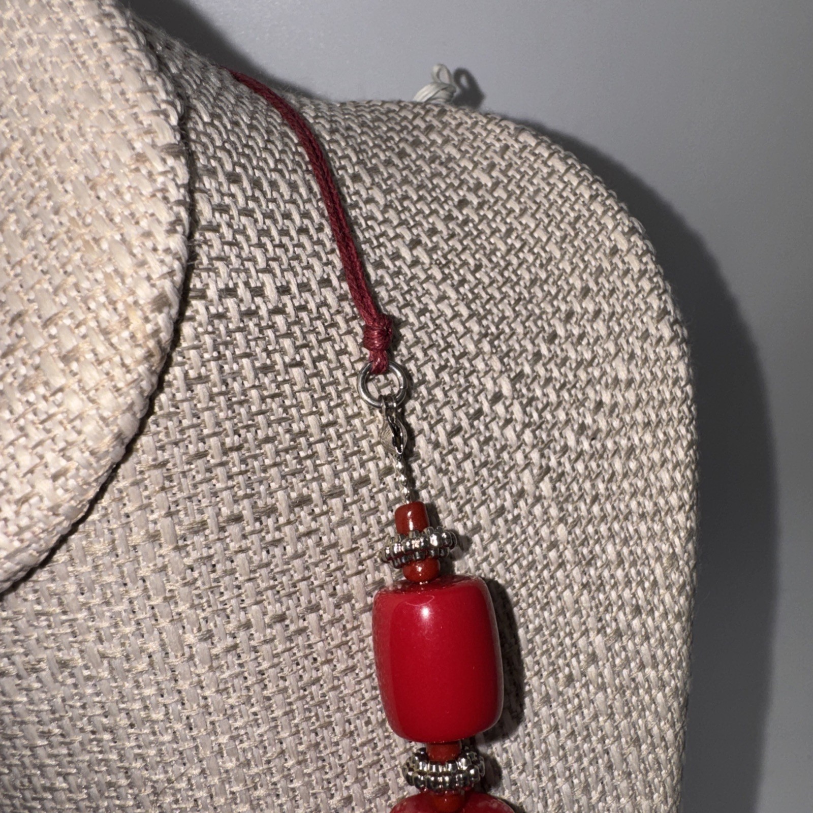 Retro 70’s Lipstick 1946 Red Bead Necklace Silvertone Lucite Chunky Classic
