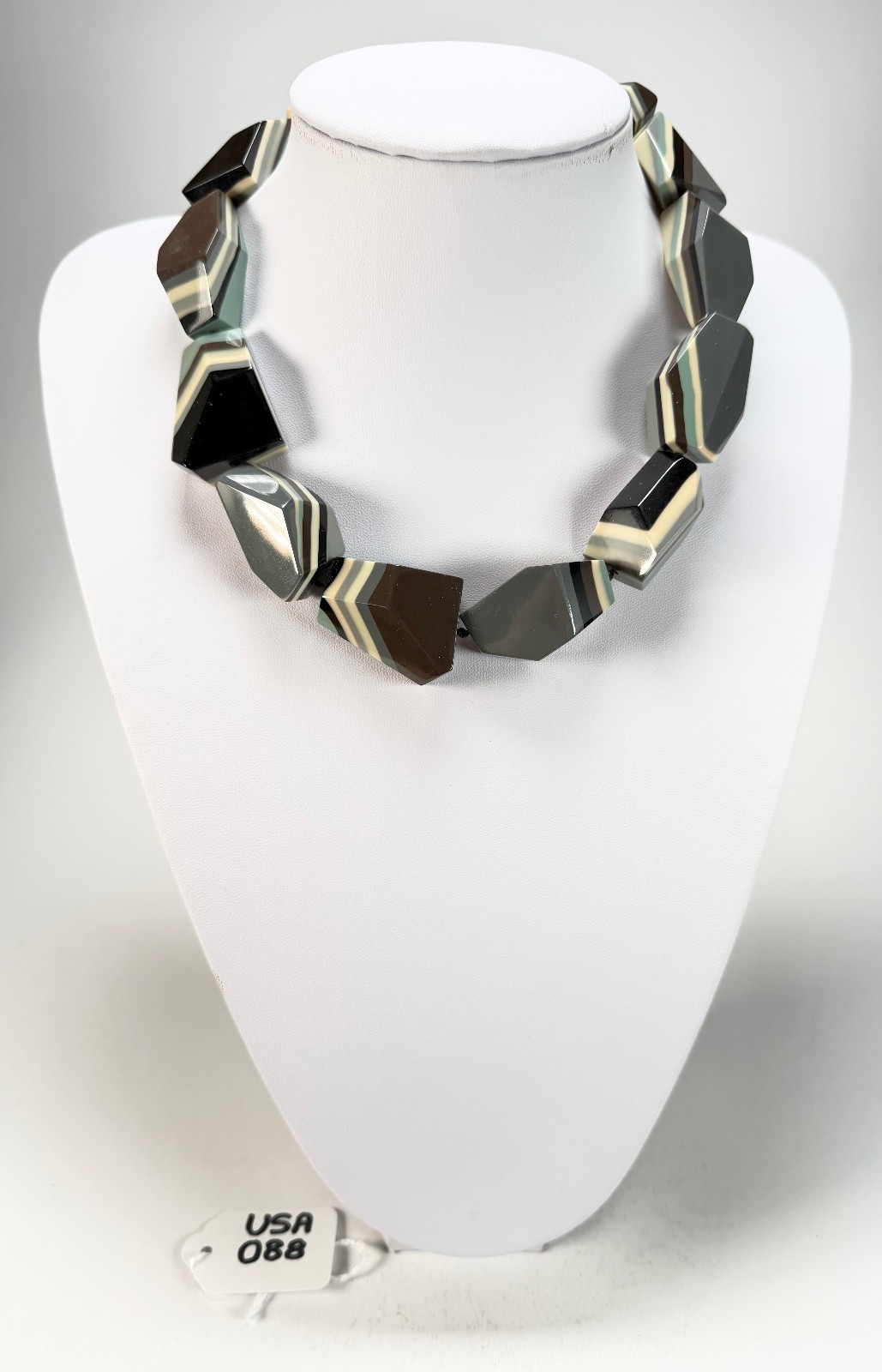 Marion Godart – Fragmental “Bord Dentelé” Neutral Mix Resin Necklace