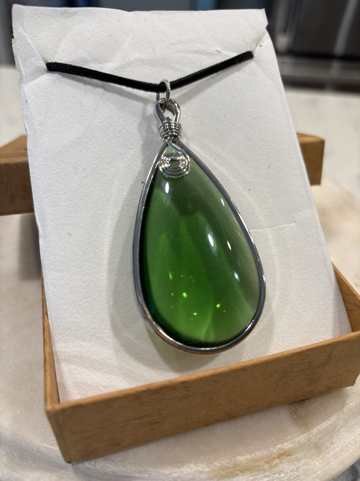 Teardrop Pendant Necklace Green Silver Tone Bezel Cord Adjustable 19-24in