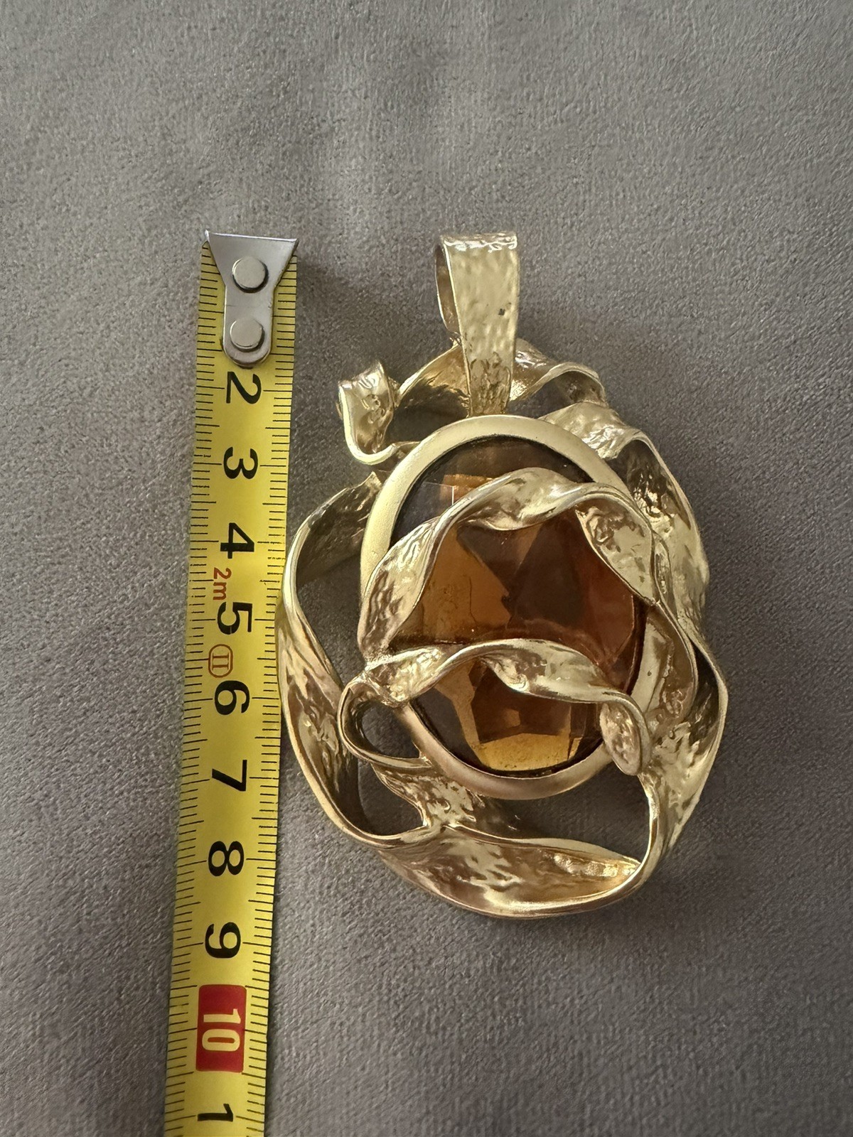 Vintage Dolce Vita Paris 1980s Cognac Amber Glass Crumpled Gold Pendant Choker